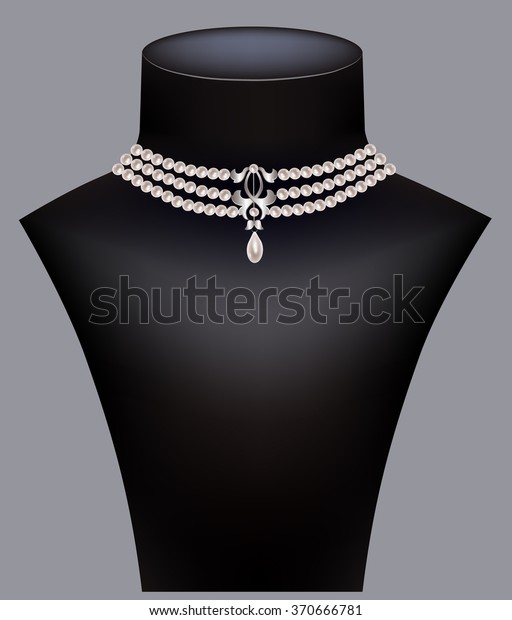 Pearl Necklace Silver Decoration On Mannequin Royalty Free Stock