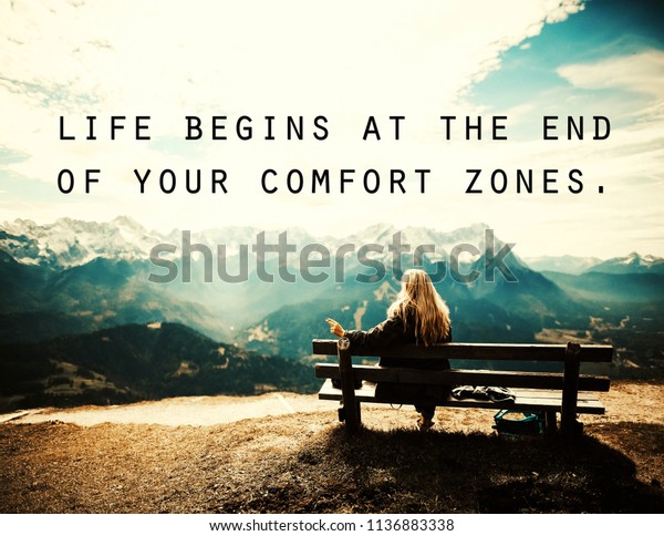 devis. "la vie commence à la fin de vos zones de confort", citation motivante et inspirante sur une fille assise sur un banc, sur la colline. 
pour le succès, la vie, l'éducation, l'autonomisation, la santé. 


