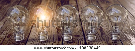 Glühbirnen in Reihe - An Stock foto © 