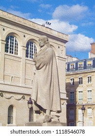 Sculpture between monuments.
