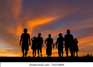 Silhouettes People Walking Park Sunset Vector Stock Vector (Royalty ...