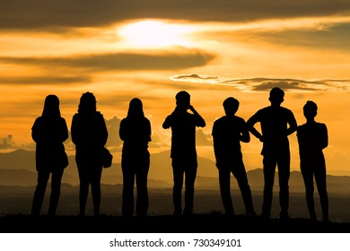 Silhouettes People Walking Park Sunset Vector Stock Vector (Royalty ...