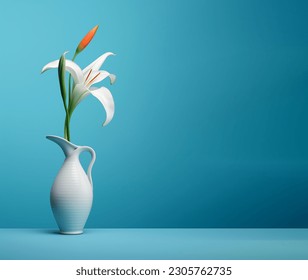 Sencillo y elegante jarrón con flor de Lily (Lilium), aislado de fondo azul con espacio para copiar