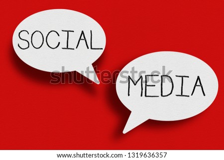 Speech bubble on red background, Social Media