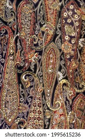 Traditional Paisley Pattern Border Design