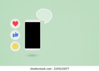 White Mobile Phone And  Bubble Speech On Grunge Green Paper Background. Notification Social Media Icons, For Internet Social Communication Online. Digital Marketing Concept