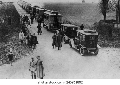 Wwi Paris Taxi Cabs Buses Lined Stock Illustration 245961802 | Shutterstock