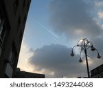 Самолеты в тесном, вечернем небе