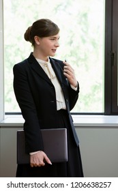 The businesswoman who stands with a PC