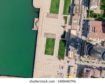 Набережная. Памятники. Тротуарная плитка. Стелла.