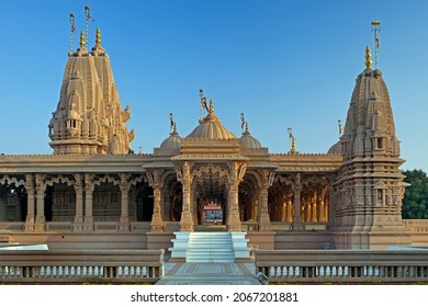 233 Shri Swaminarayan Mandir Gujarat Images, Stock Photos & Vectors ...