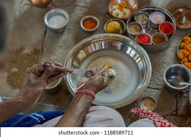 01 Apr 2007 Pitru Paksha Rites Being Performed On Banks Of The Holy Narmada River Chanod Village Narmada Gujarat INDIA