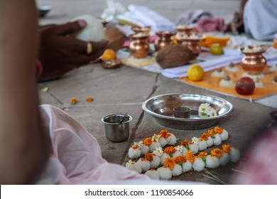 01 Apr 2007 Pitru Paksha Rites Being Performed On Banks Of The Holy Narmada River Chanod Village Narmada Gujarat INDIA