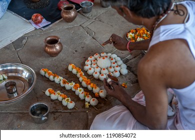 01 Apr 2007 Pitru Paksha Rites Being Performed On Banks Of The Holy Narmada River Chanod Village Narmada Gujarat INDIA