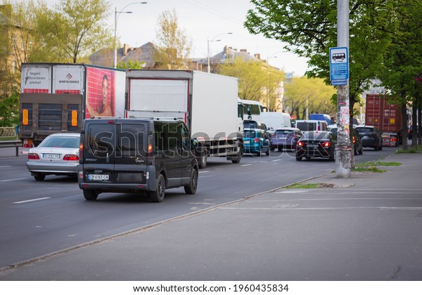 02.24.2020 Kyiv, Ukraine. Heavy traffic car\
traffic in a traffic jam during rush\
hour