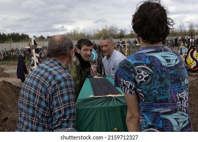 04-26-2022 Bucha, Kyiv Oblast, Ukraine, Several Men Carry And Bury The Coffin Of A Man Who Died In Bucha, Part Of The Territorial Defense Forces Of Ukraine.