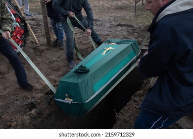 04-26-2022 Bucha, Kyiv Oblast, Ukraine, Several Men Carry And Bury The Coffin Of A Man Who Died In Bucha, Part Of The Territorial Defense Forces Of Ukraine.