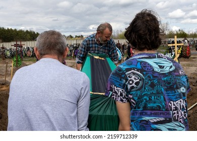 04-26-2022 Bucha, Kyiv Oblast, Ukraine, Several Men Carry And Bury The Coffin Of A Man Who Died In Bucha, Part Of The Territorial Defense Forces Of Ukraine.