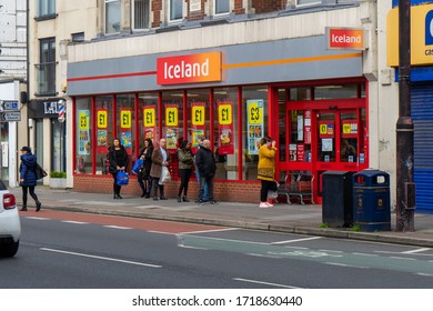 04/30/2020 Portsmouth, Hampshire, UK Shoppers Performing Social Distancing While Queuing Outside An Iceland Supermarket During The Covid-19 Pandemic