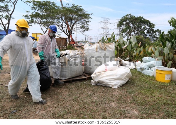 05 April 2019 Hazmat Team Wearing Stock Photo Edit Now 1363255319