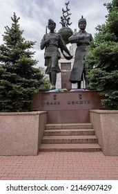 05.05.2021 Kazakhstan Almaty. Monument To The Heroes Of The Soviet Union In The City Of Almaty. Aliya Moldagulova And Manshuk Mametova Are Heroes Of Kazakhstan During World War II.