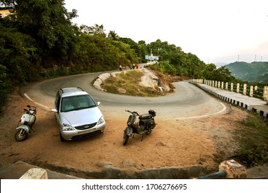 06-11-2008 – 16:41:41 An Absolute U Turn Literally,  This ‘U’ Shape Road One Has To Cross While Going To The Kamakhya-temple Or To The Hill Top. Guwahati, Assam India