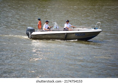 07.02.2022 Wroclaw, Poland, Police Motor Boat On The River During The Chase.