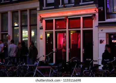 07-09-2018. Holland. Amsterdam. Red light district. Tourists for a walk.
