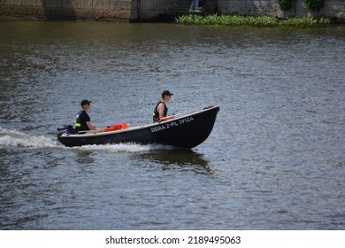 08.13.2022 Wroclaw, Poland, Measles River Control For Pollution In The Vicinity Of Wrocław. The Death Of The Fish.