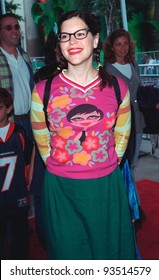 08NOV98: Pop Singer LISA LOEB At Hollywood Premiere Of 