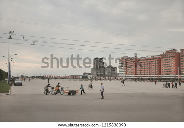 Orang Northkorea Big City Square Stock Photo Edit Now