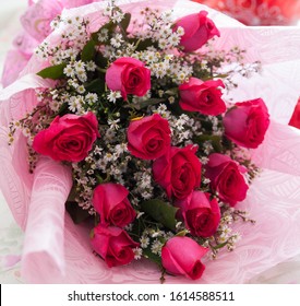 1 Dozen Pink Roses In A Bouquet