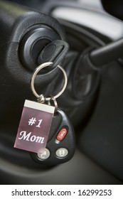 #1 Mom Keyring In Ignition