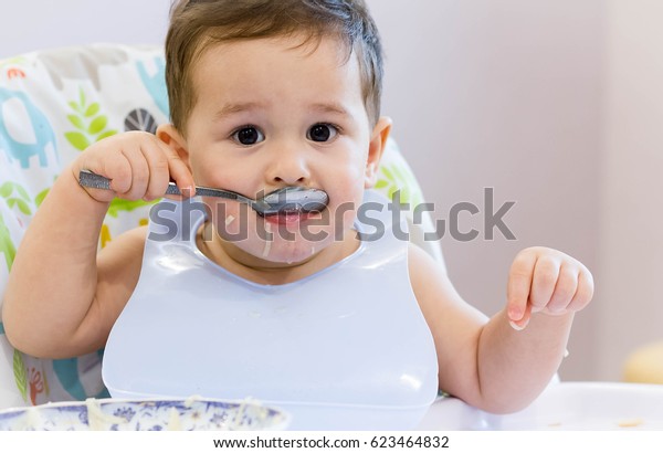 Descubra Un Bebe De 1 Ano Come Imagenes De Stock En Hd Y Millones De Otras Fotos Ilustraciones Y Vectores En Stock Libres De Regalias En La Coleccion De Shutterstock Se Agregan Miles De Imagenes Nuevas De Alta Calidad Todos Los Dias