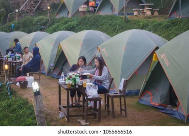 10 / Jan / 18 at Doi Mon Jam chiang mai, There are many tents in the winter.
