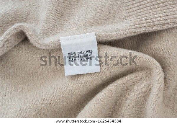 100 % cashmere
label on cashmere
background
