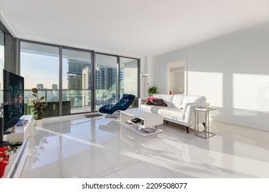 100 E Las Olas Blvd, Fort Lauderdale, FL
January 19, 2022, Miami, USA

Luxury Apartment Interior With Large Window, White Walls, Living Room With White Sofa And Coffee Table, 