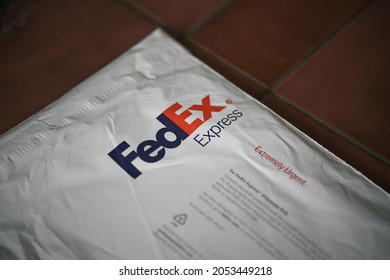 2,739 Fedex express Images, Stock Photos & Vectors | Shutterstock