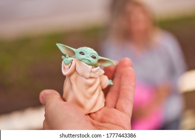 10.07.2020 Plastic Figure Of Baby Yoda From The TV Series Mandalorets