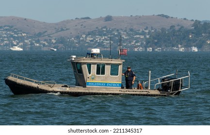 10-07-2022 San Francisco Ca. Highway Patrol Water Patrol In The San Francisco Bay