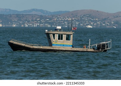 10-07-2022 San Francisco Ca. Highway Patrol Water Patrol In The San Francisco Bay