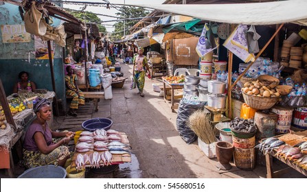 10.12.2016 - Gambia Banjul Albert Market - Local Street Market