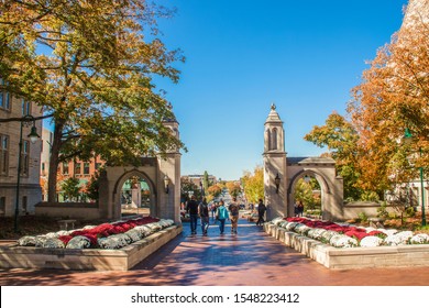 10-19-2019 Bloomington USA - University Of Indiana - Family Walks With College Student Out Main Gates Of Campus Down Into The Town During Fall Break Weekend