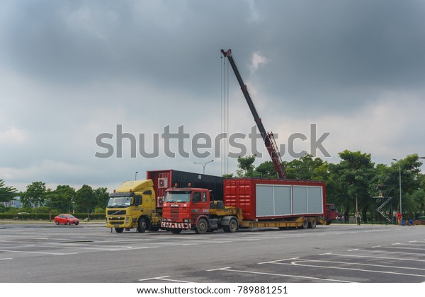 10th Jan 2018, Klang, Selangor; crane
in the midst of lifting the red cabin from
lorry.