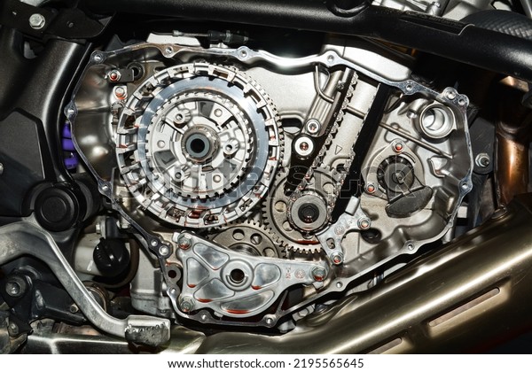 1100 CC\
motorcycle engine, clutch, synth and\
gears