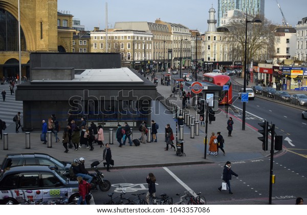 11/03/2018 Kings Cross London. People crossing the\
road in a busy day.