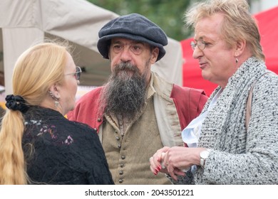 11.09.2021 Wigan, Greater Manchester, UK. Wigan Diggers' Festival, Wigan, UK People Dressed To Celebrates The Life And Ideas Of Wigan Born And Bred Gerrard Winstanley 