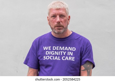 11.09.2021 Wigan, Greater Manchester, UK. Wigan Diggers' Festival, Wigan, Man Dressed In Purple Tee Shirt Demsnding Dignity In Social Care