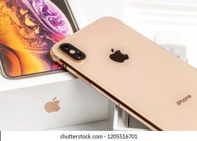 Iphone X Gold Images Stock Photos Vectors Shutterstock