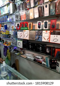 14-09-2020 Indore, Madhya Pradesh, India. Shop Of Mobile Phone And Mobile Accessories. Smart Phone . Difficult Decision. Various Options.